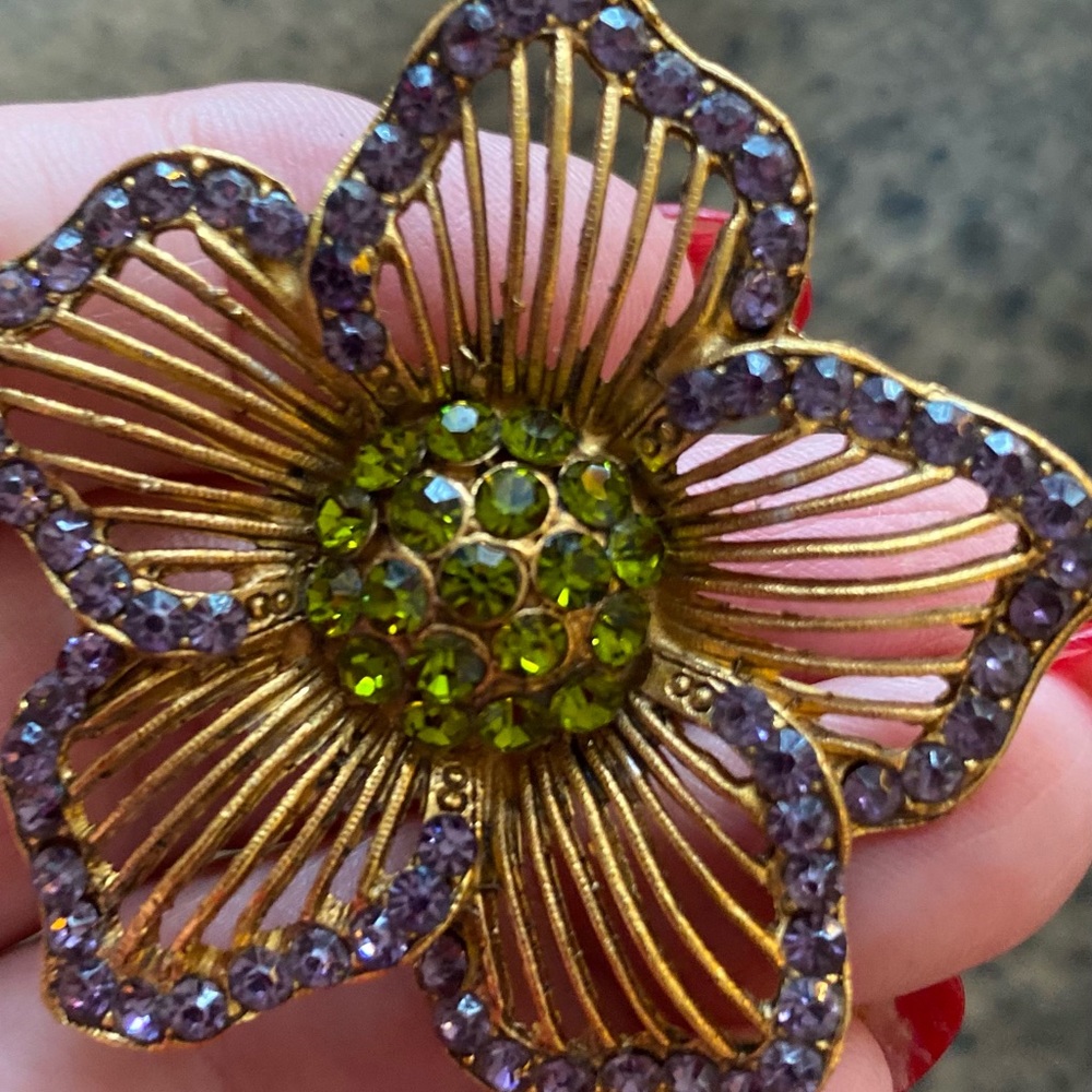 THELMA DEUTSCH Earrings: Lavender stone/green pave’ Flower in gold tone Metal